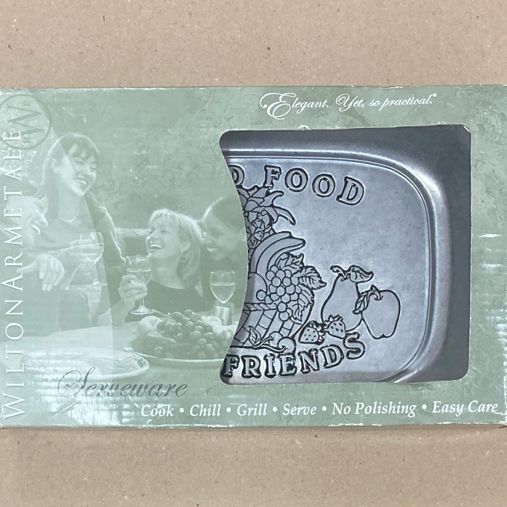 (NWT) NEW Wilton Armetale Serve ware Large Bread 
Tray Pewter